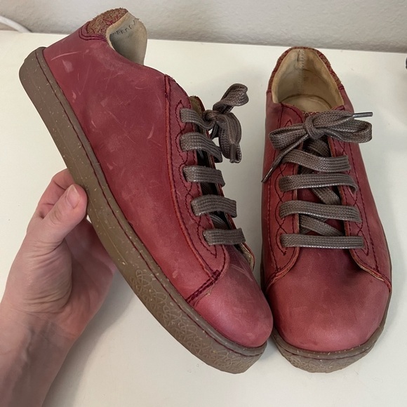 Po-Zu | Vegan Sneakers Red Gum Bottom Sz 41/9 - Picture 1 of 7